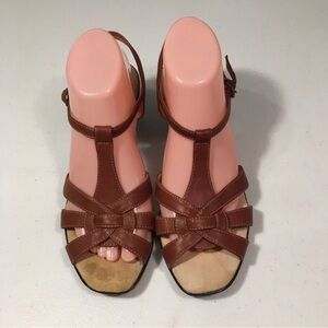 Soft Spots Women’s Brown Leather T-Strap Sandals Shoes Size 8.5M SB-85